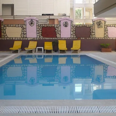 Kleopatra Alis Αλάνια